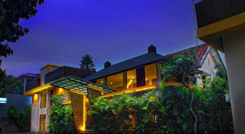 Collection O 295 Grha Ciumbuleuit Guest House Bandung Exterior foto